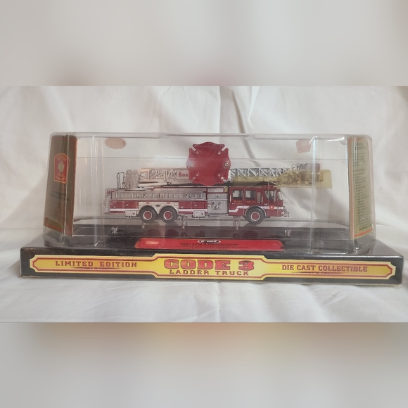 Code 3 Boston E-One Platform Ladder Tower Unit - Picture 2 of 3